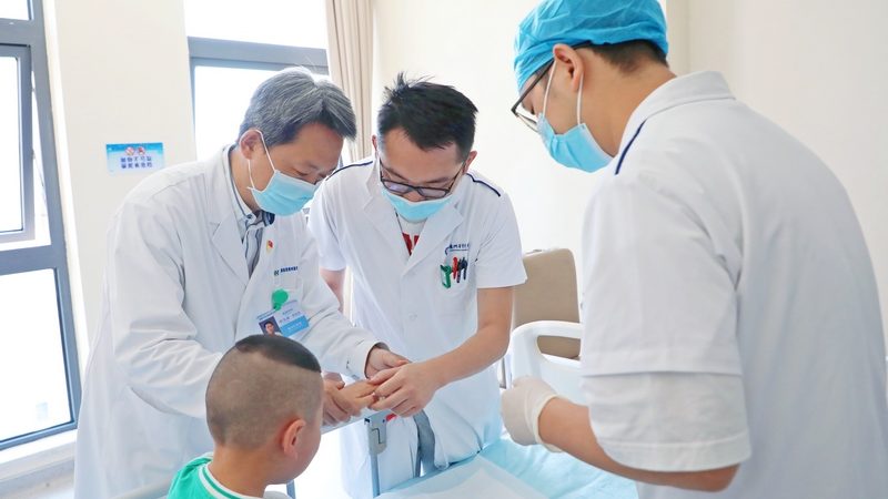 睡姿不对颈椎遭殃，一个枕头就能调回来